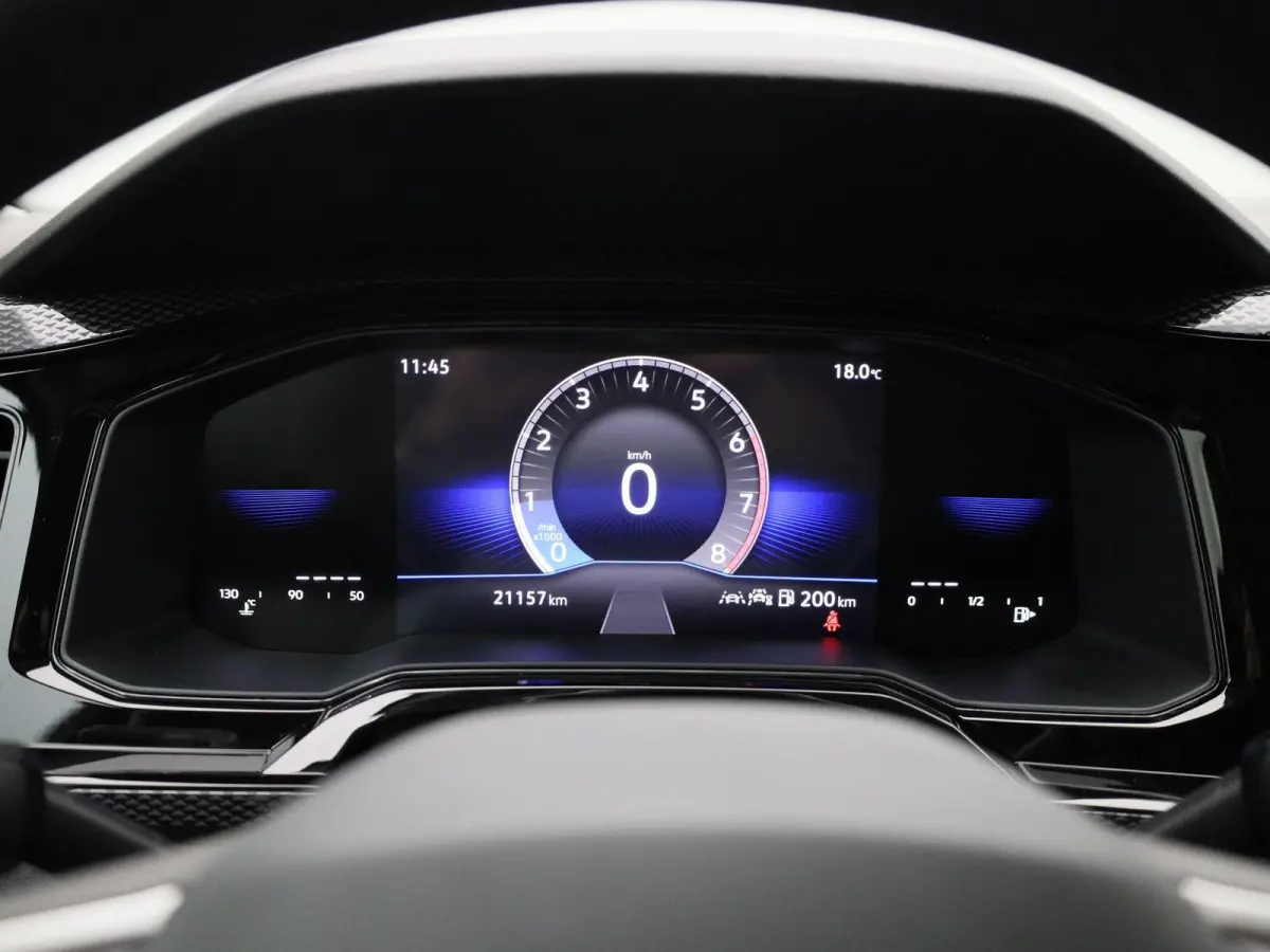 1.0 TSI Life Edition | Parkeersensoren achter | Achteruitrijcamera | Apple Carplay draadloos | Android Auto draadloos | Digitale cockpit | 15 inch lichtmetalen velgen |  Vierseizoensbanden