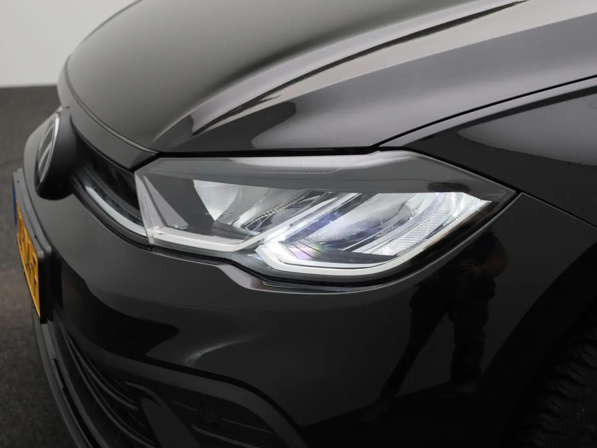 1.0 TSI Life Edition | Parkeersensoren achter | Achteruitrijcamera | Apple Carplay draadloos | Android Auto draadloos | Digitale cockpit | 15 inch lichtmetalen velgen |  Vierseizoensbanden