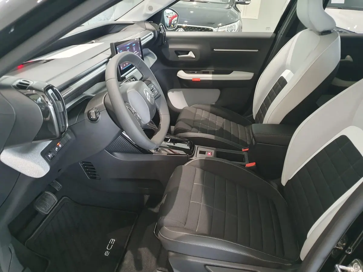 Max 113pk 44 kWh Climate Control | Full Map Navigatie | Apple Carplay / Android Auto | Camera | Parkeersensoren | Bekleding Half Leder | Direct uit Voorraad Leverbaar!