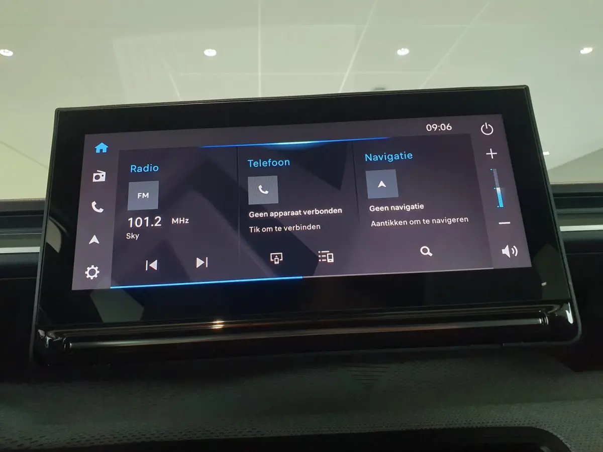 Max 113pk 44 kWh Climate Control | Full Map Navigatie | Apple Carplay / Android Auto | Camera | Parkeersensoren | Bekleding Half Leder | Direct uit Voorraad Leverbaar!