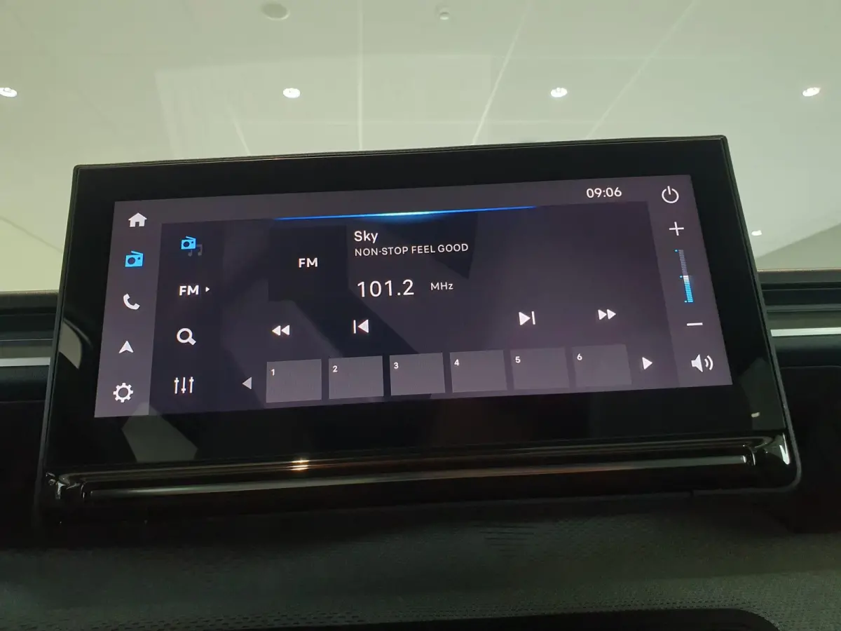 Max 113pk 44 kWh Climate Control | Full Map Navigatie | Apple Carplay / Android Auto | Camera | Parkeersensoren | Bekleding Half Leder | Direct uit Voorraad Leverbaar!