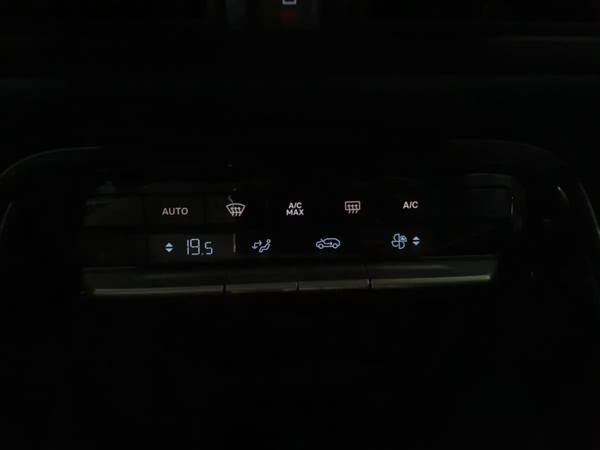 Max 113pk 44 kWh Climate Control | Full Map Navigatie | Apple Carplay / Android Auto | Camera | Parkeersensoren | Bekleding Half Leder | Direct uit Voorraad Leverbaar!