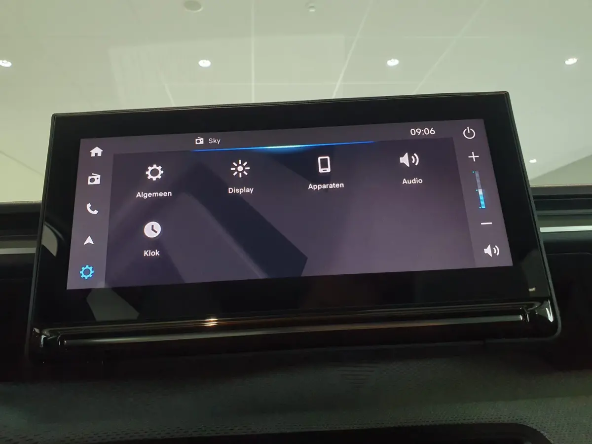 Max 113pk 44 kWh Climate Control | Full Map Navigatie | Apple Carplay / Android Auto | Camera | Parkeersensoren | Bekleding Half Leder | Direct uit Voorraad Leverbaar!