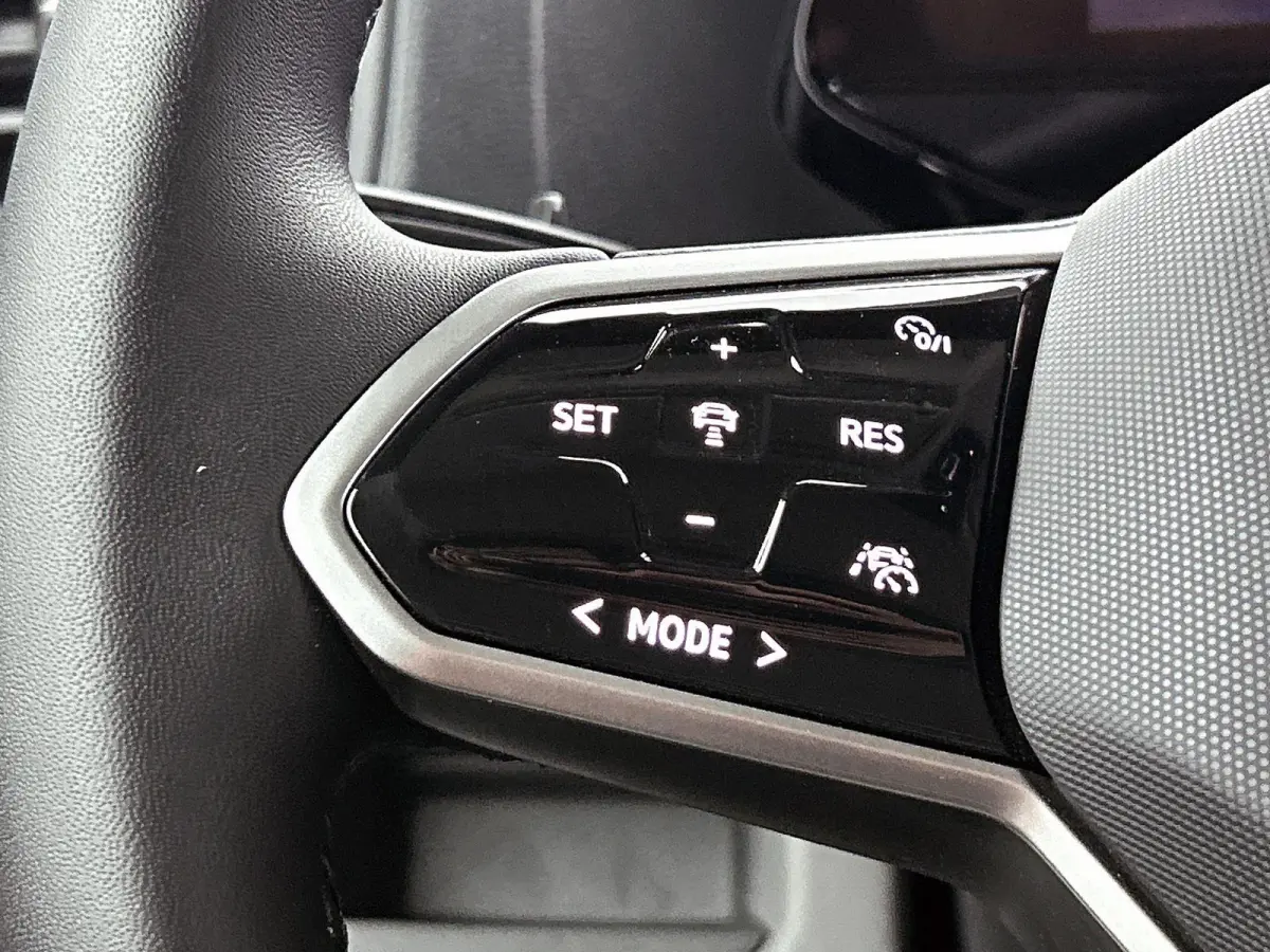 77 kWh 204PK | Airco | Trekhaak | Multifunctioneel stuur | Cruise control | DAB+ | Navigatie | Achteruitrijcamera | App connect draadloos | Diefstalalarm | Verwarmbare voorstoelen | Verwarmb