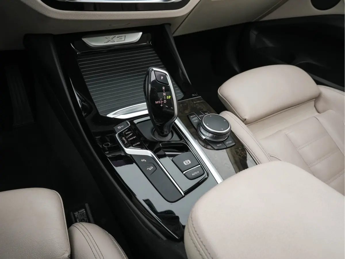 xDrive30d High Executive Luxury-Line Aut. *PANO | HEAD-UP | LEATHER | FULL-LED | NAVI-FULLMAP | HEATED-SPORT-SEATS | MEMORY-PACK | CAMERA | ECC | HIFI-AUDIO | PDC | CRUISE | TOWBAR |  19''AL