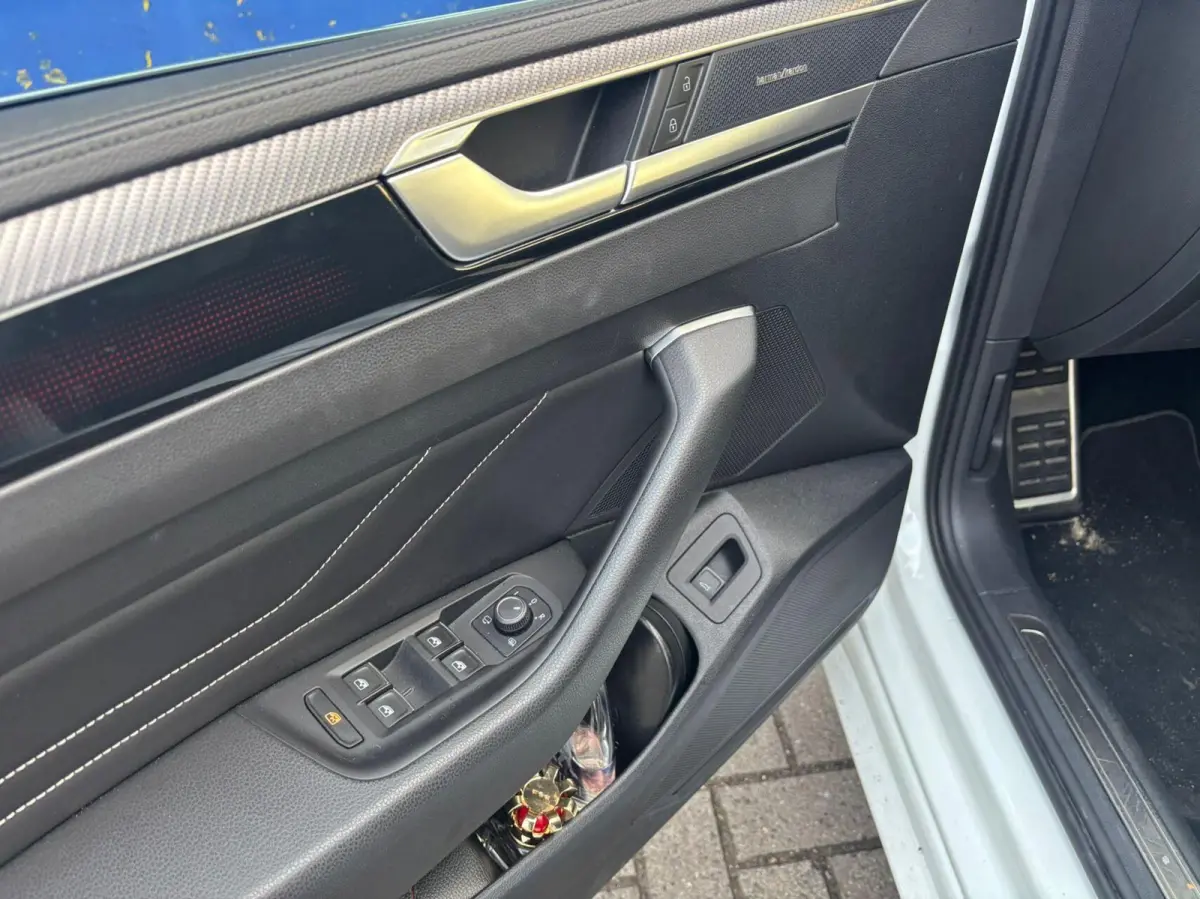 2.0 TDI R-Line Business/dsg/camera/carplay