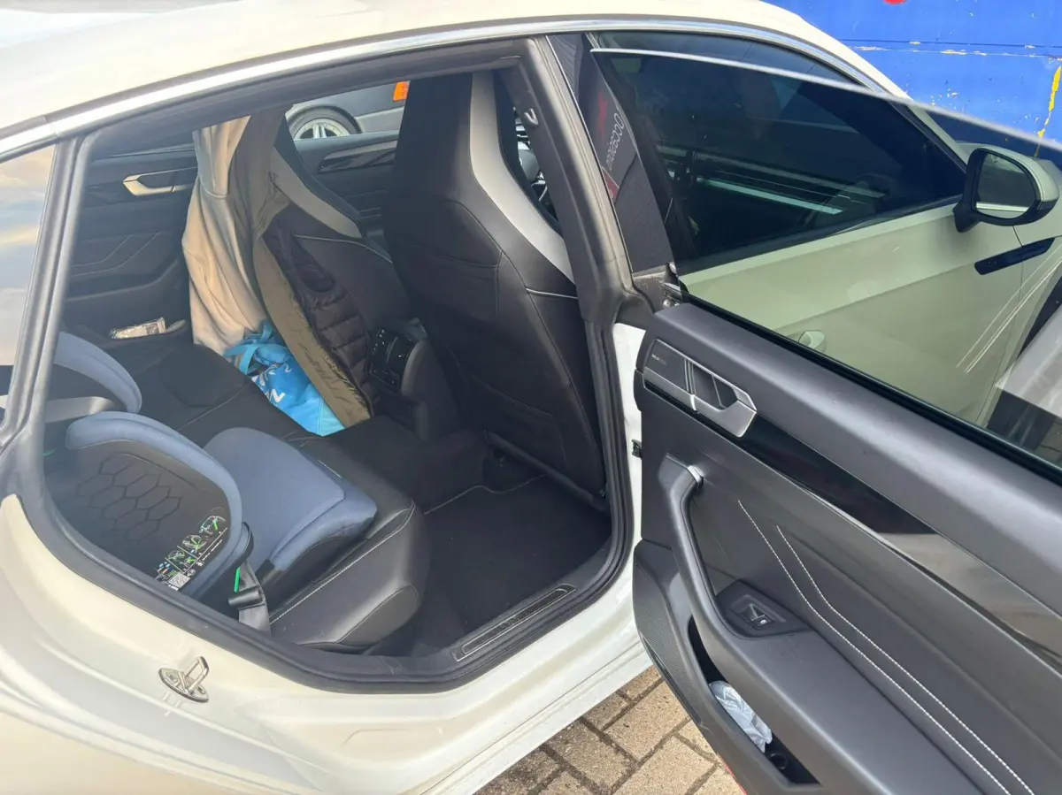 2.0 TDI R-Line Business/dsg/camera/carplay
