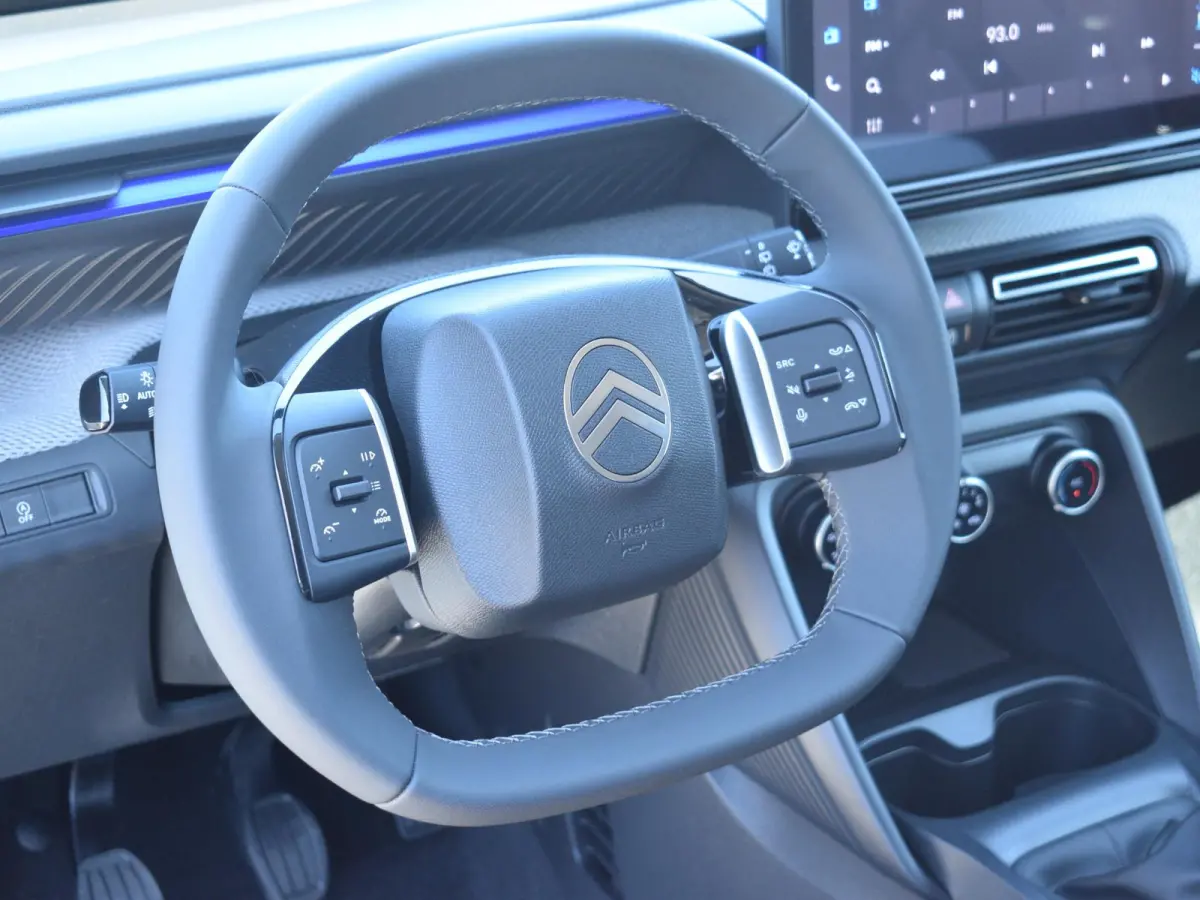 1.2 Turbo 100pk Plus | PARKEERSENSOREN | CARPLAY | AIRCO | DEMO