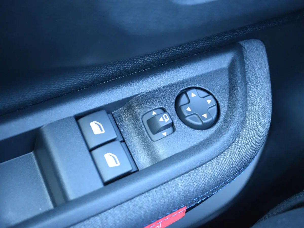 1.2 Turbo 100pk Plus | PARKEERSENSOREN | CARPLAY | AIRCO | DEMO