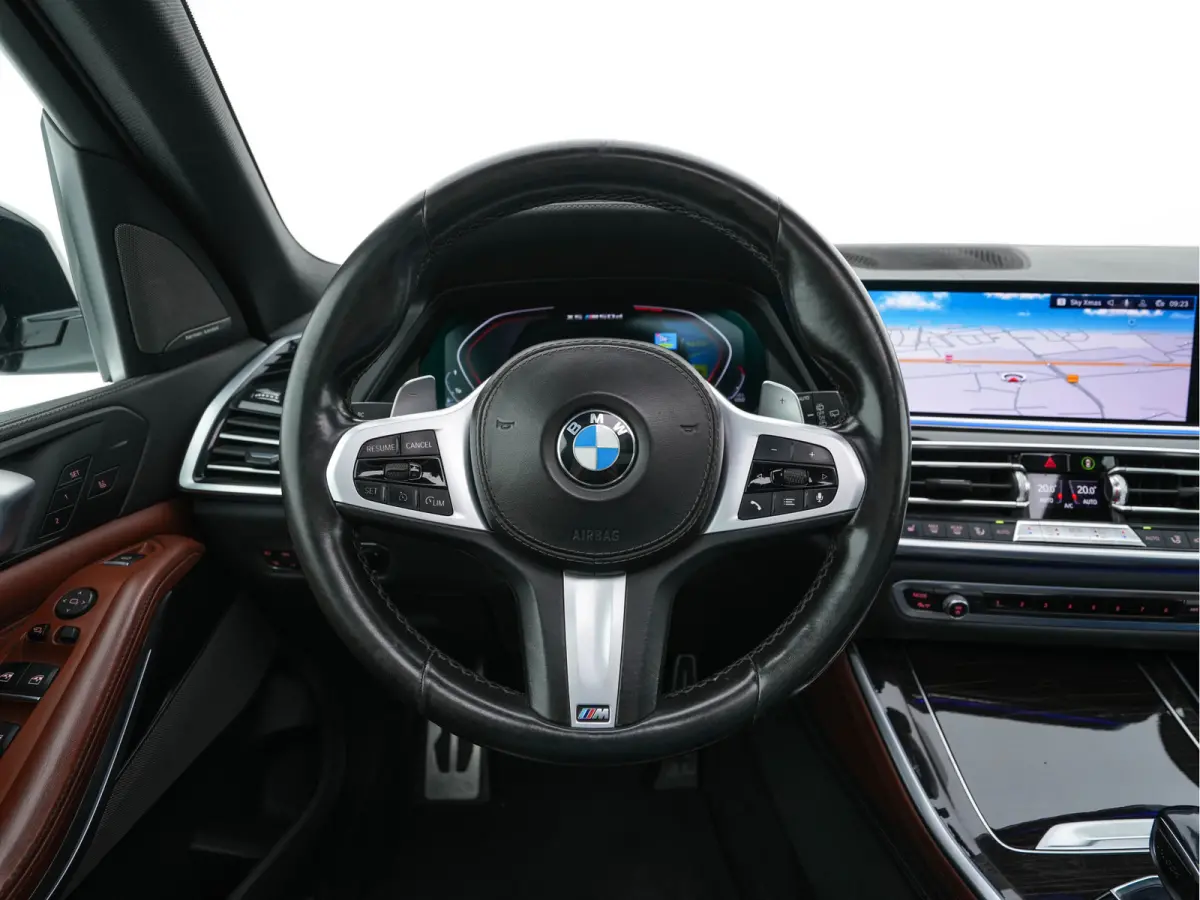 M50d High Executive M-Sportpack Aut. *PANO | HEAD-UP | DESIGN-LEATHER | LASER-LIGHT | TOP-VIEW | HARMAN/KARDON | MEMORY-PACK | DIGI-COCKPIT | DAB+ | HEATED-COMFORTSEATS | NAVI-FULLMAP | KEYL