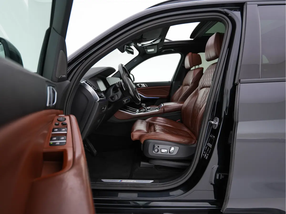 M50d High Executive M-Sportpack Aut. *PANO | HEAD-UP | DESIGN-LEATHER | LASER-LIGHT | TOP-VIEW | HARMAN/KARDON | MEMORY-PACK | DIGI-COCKPIT | DAB+ | HEATED-COMFORTSEATS | NAVI-FULLMAP | KEYL