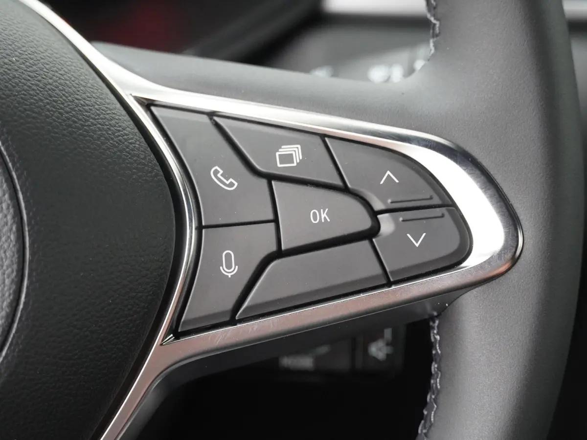 1.8 HEV AT Intense | Parkeercamera | Stoelverw. | Apple Carplay/Android Auto |