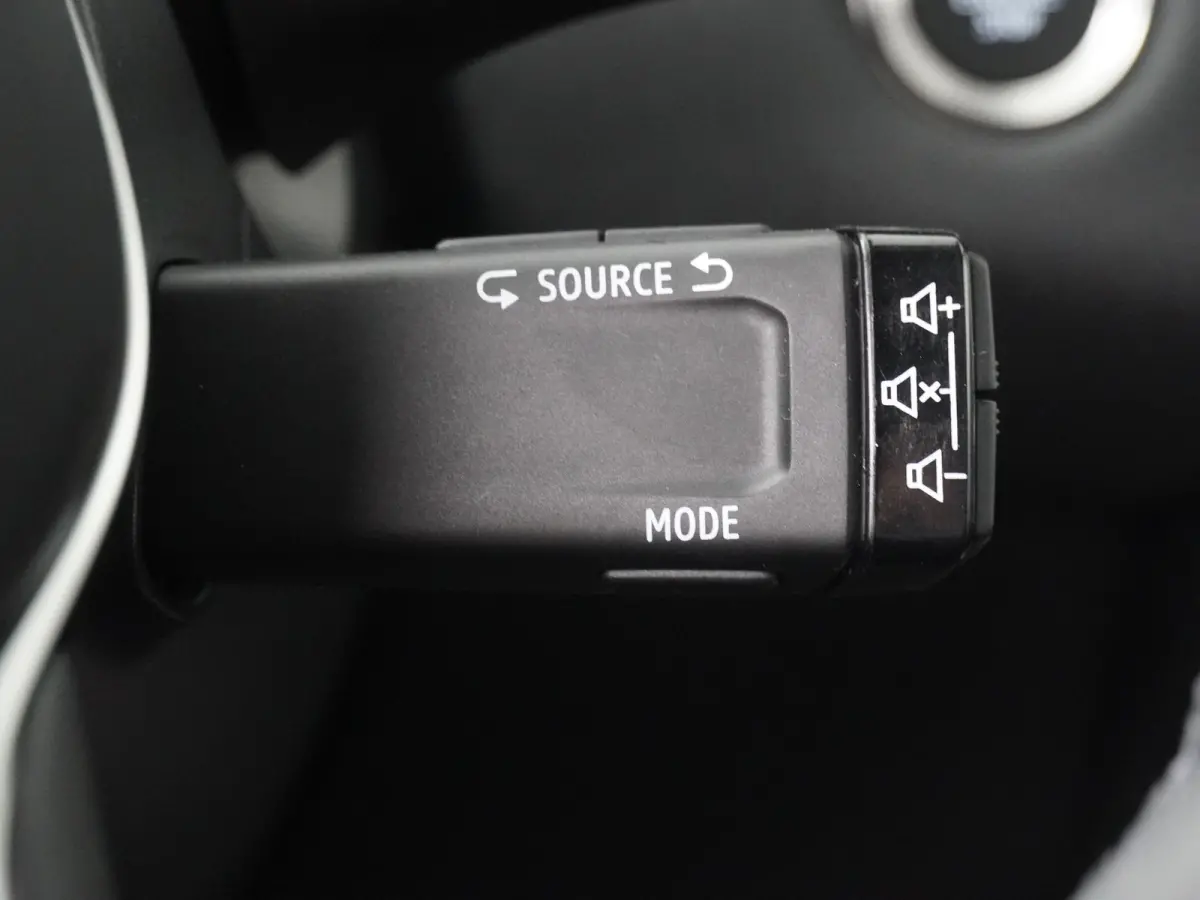 1.8 HEV AT Intense | Parkeercamera | Stoelverw. | Apple Carplay/Android Auto |
