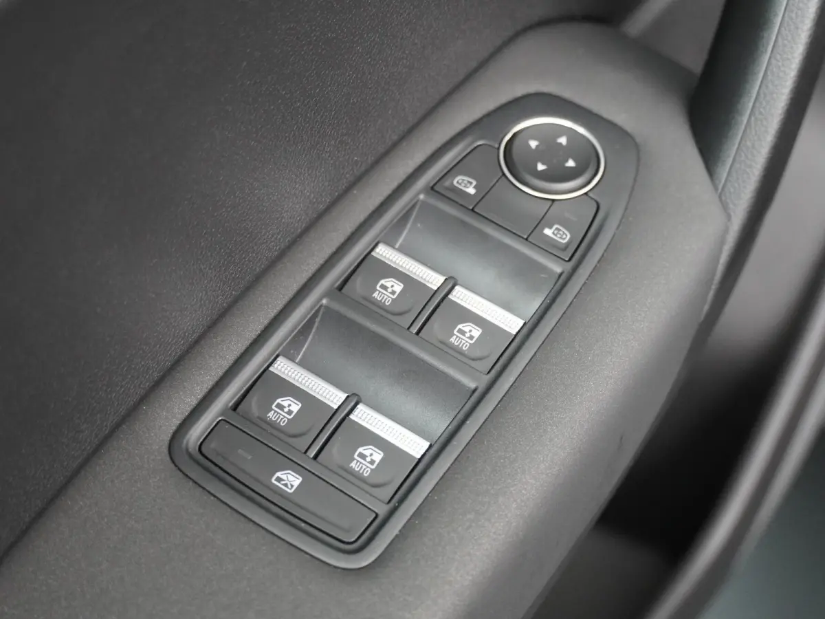 1.8 HEV AT Intense | Parkeercamera | Stoelverw. | Apple Carplay/Android Auto |