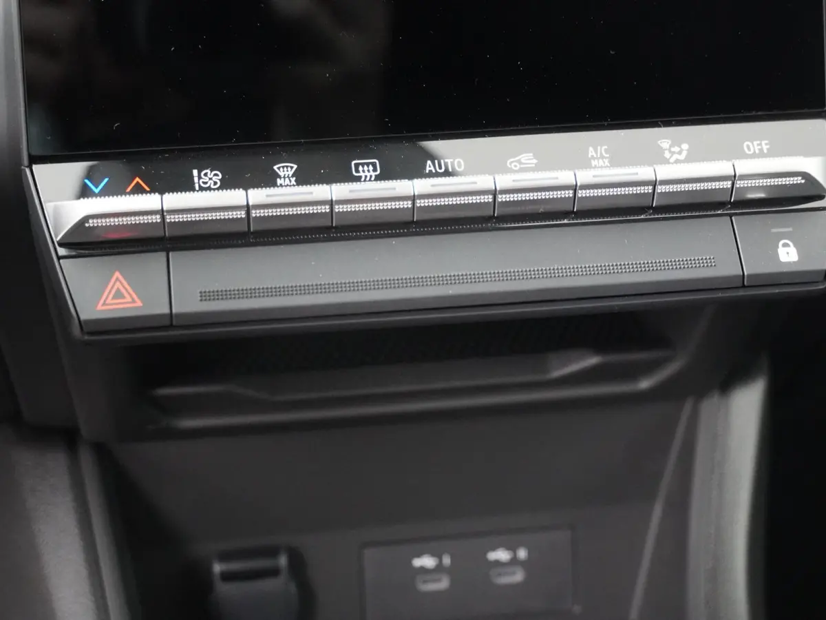 1.8 HEV AT Intense | Parkeercamera | Stoelverw. | Apple Carplay/Android Auto |