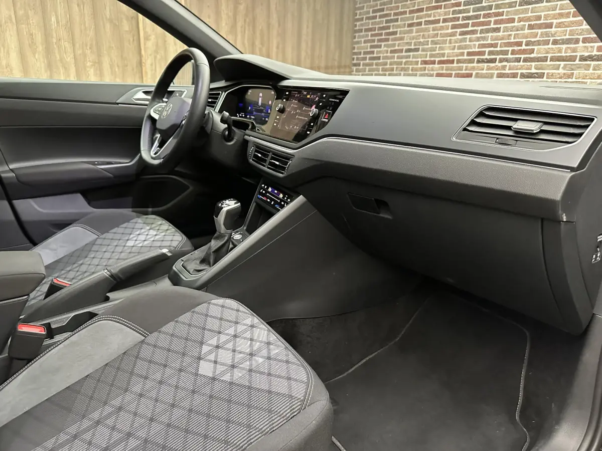 1.0 TSI R-Line Business | Dak| IQ Light| Keyless| Navi|