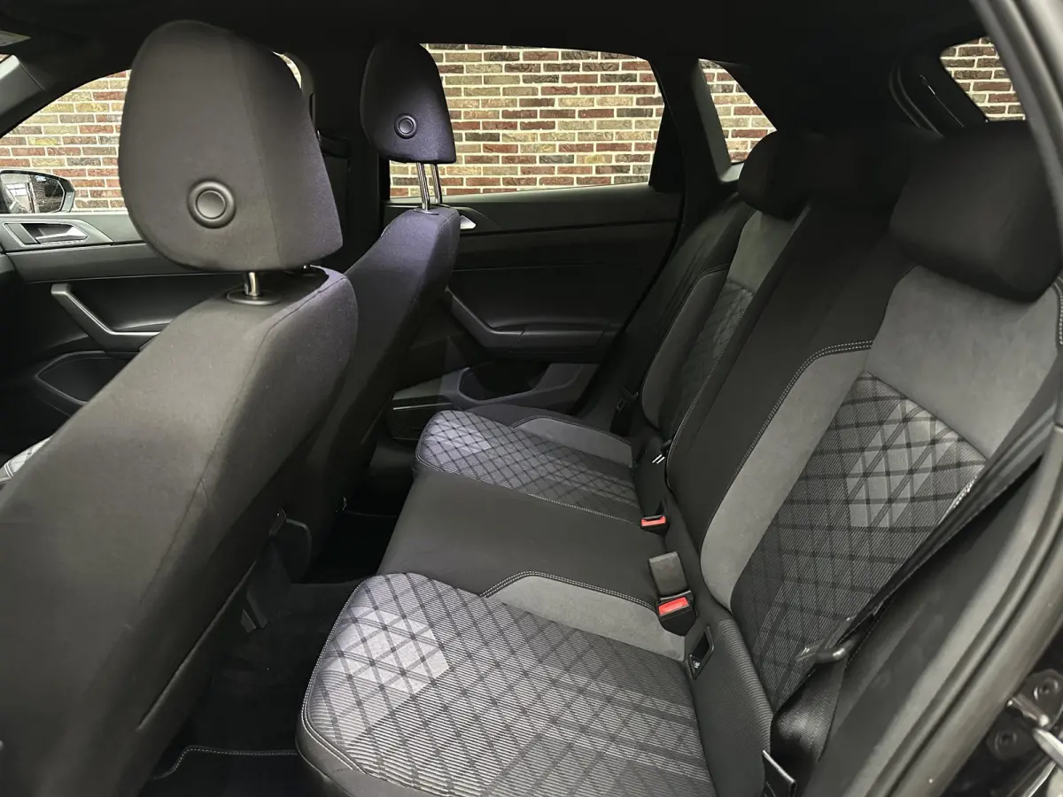 1.0 TSI R-Line Business | Dak| IQ Light| Keyless| Navi|