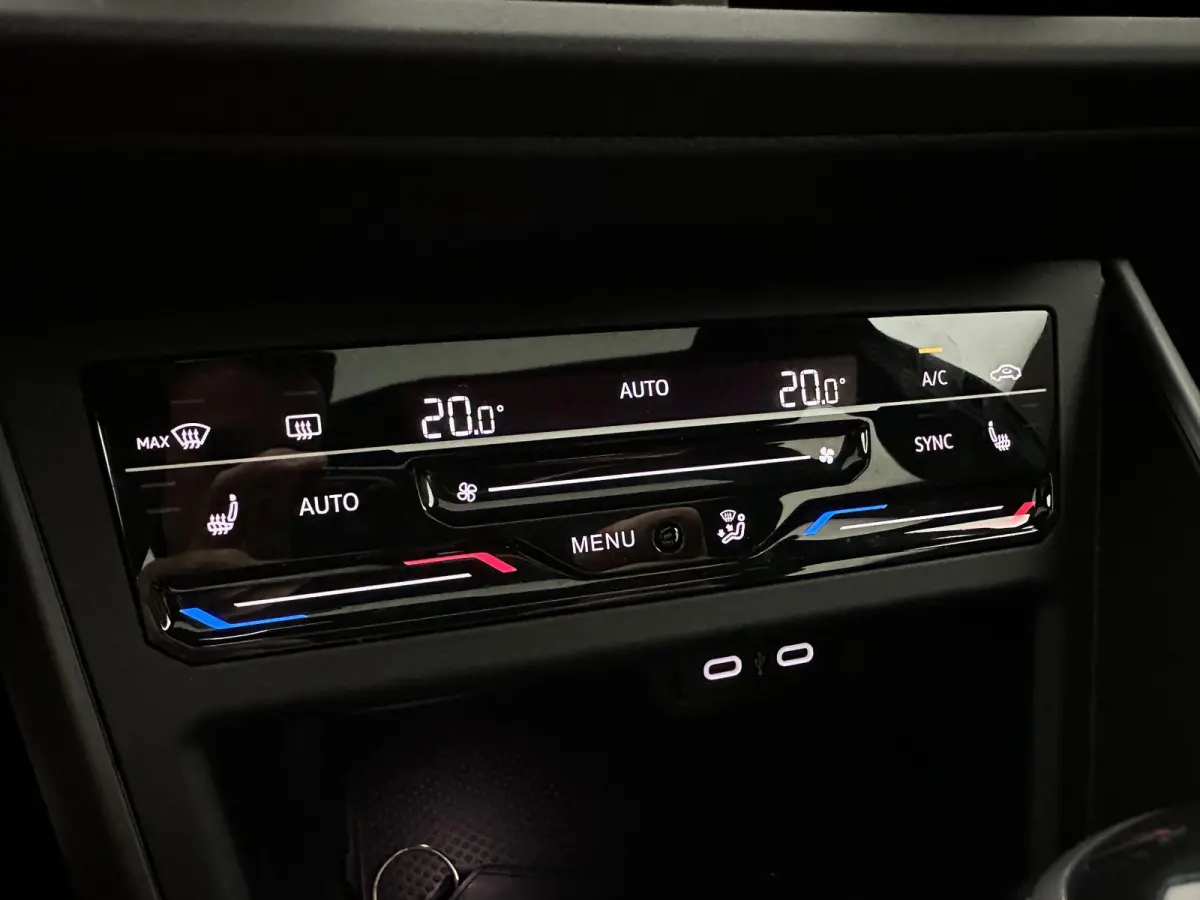 1.0 TSI R-Line Business | Dak| IQ Light| Keyless| Navi|