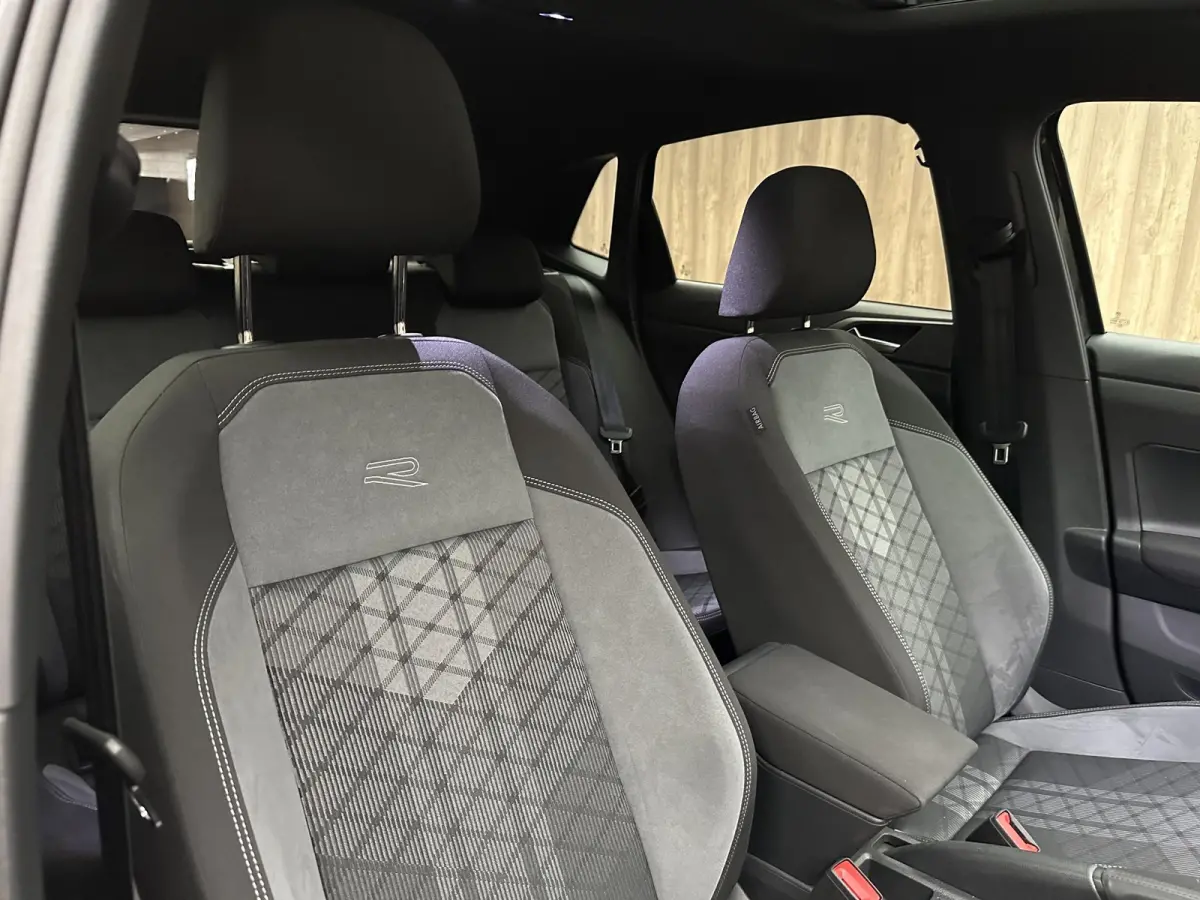 1.0 TSI R-Line Business | Dak| IQ Light| Keyless| Navi|