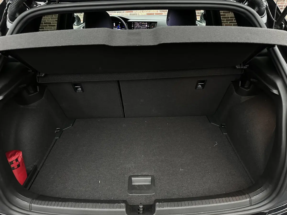 1.0 TSI R-Line Business | Dak| IQ Light| Keyless| Navi|
