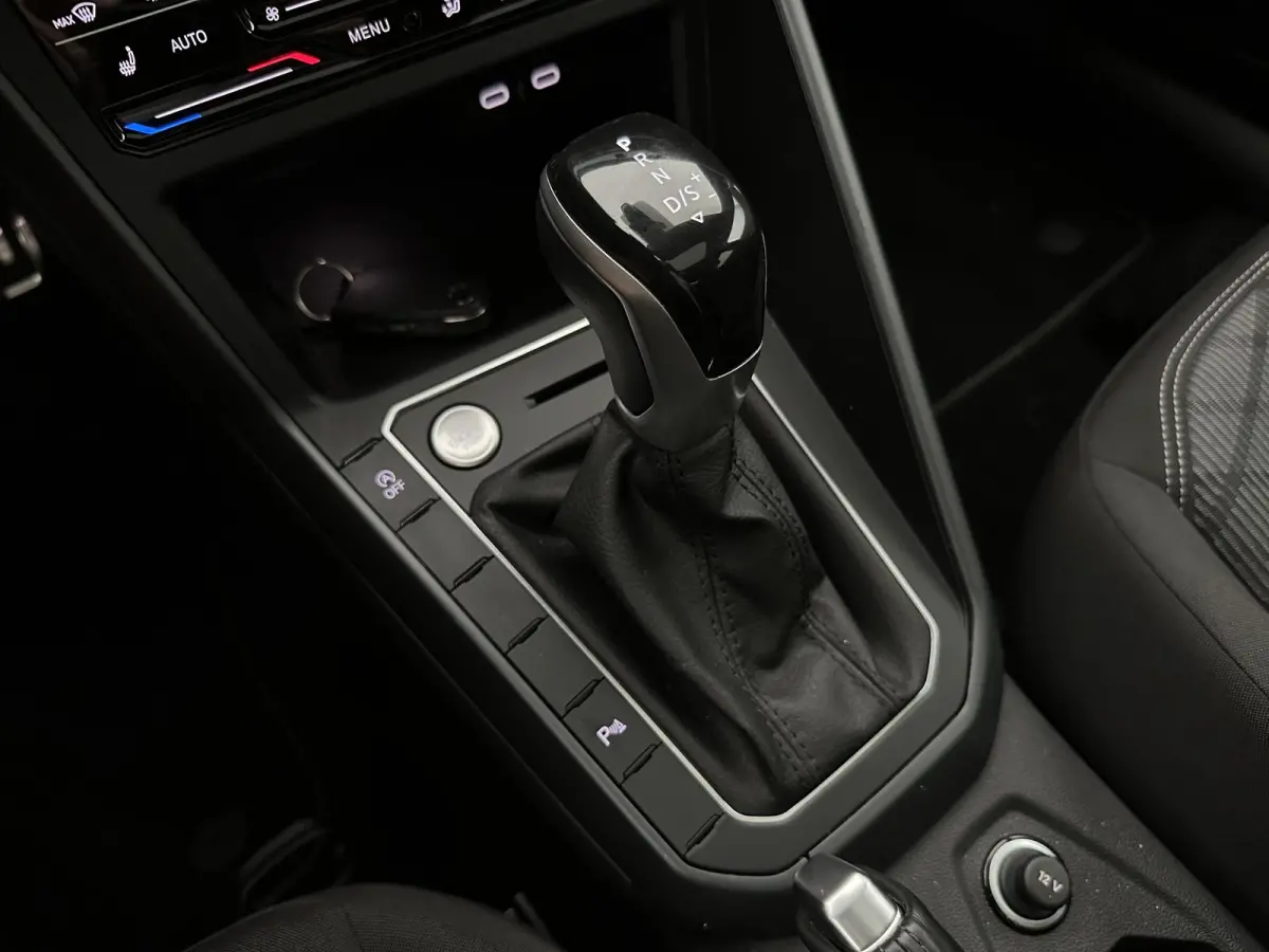 1.0 TSI R-Line Business | Dak| IQ Light| Keyless| Navi|