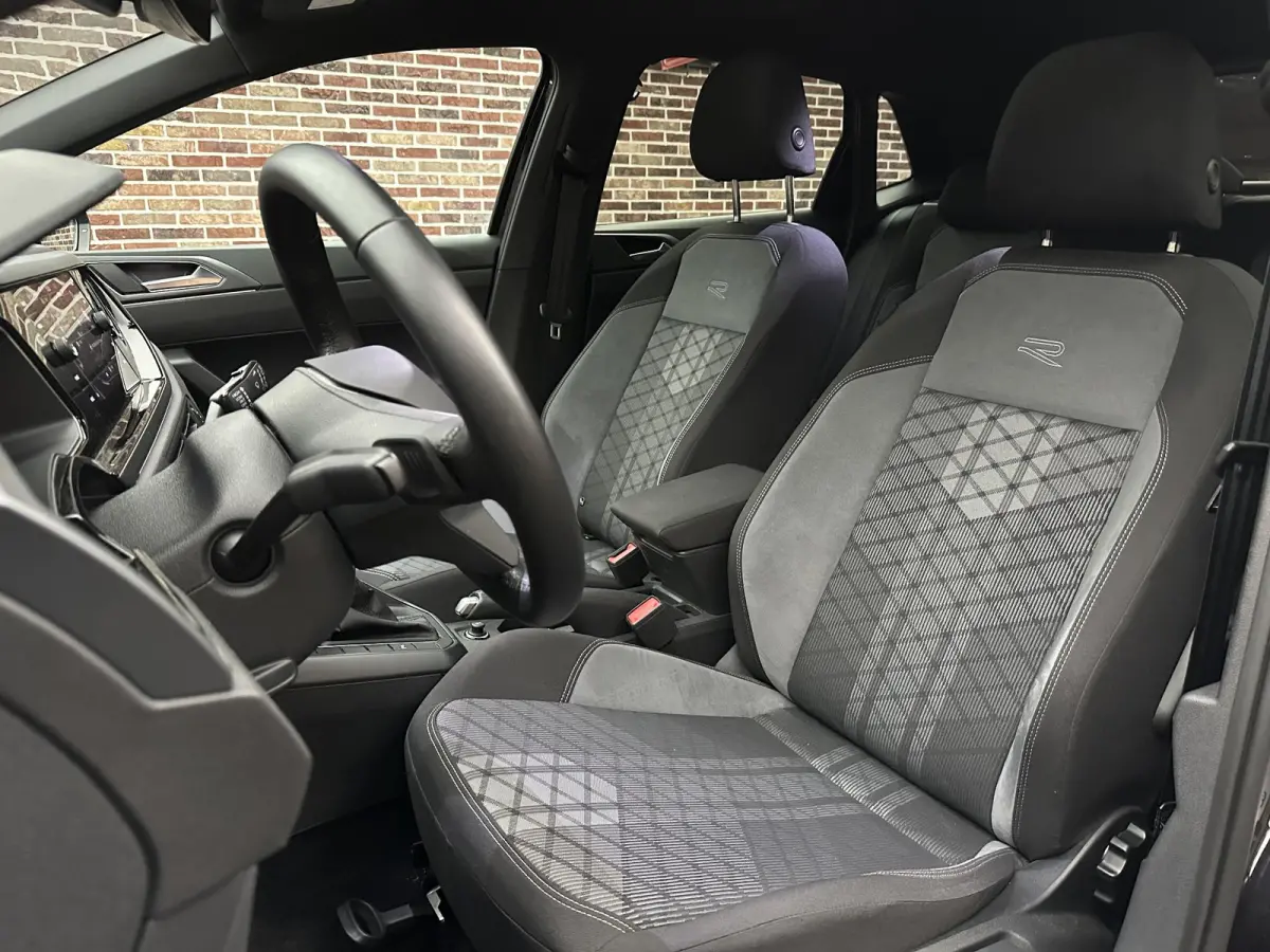 1.0 TSI R-Line Business | Dak| IQ Light| Keyless| Navi|