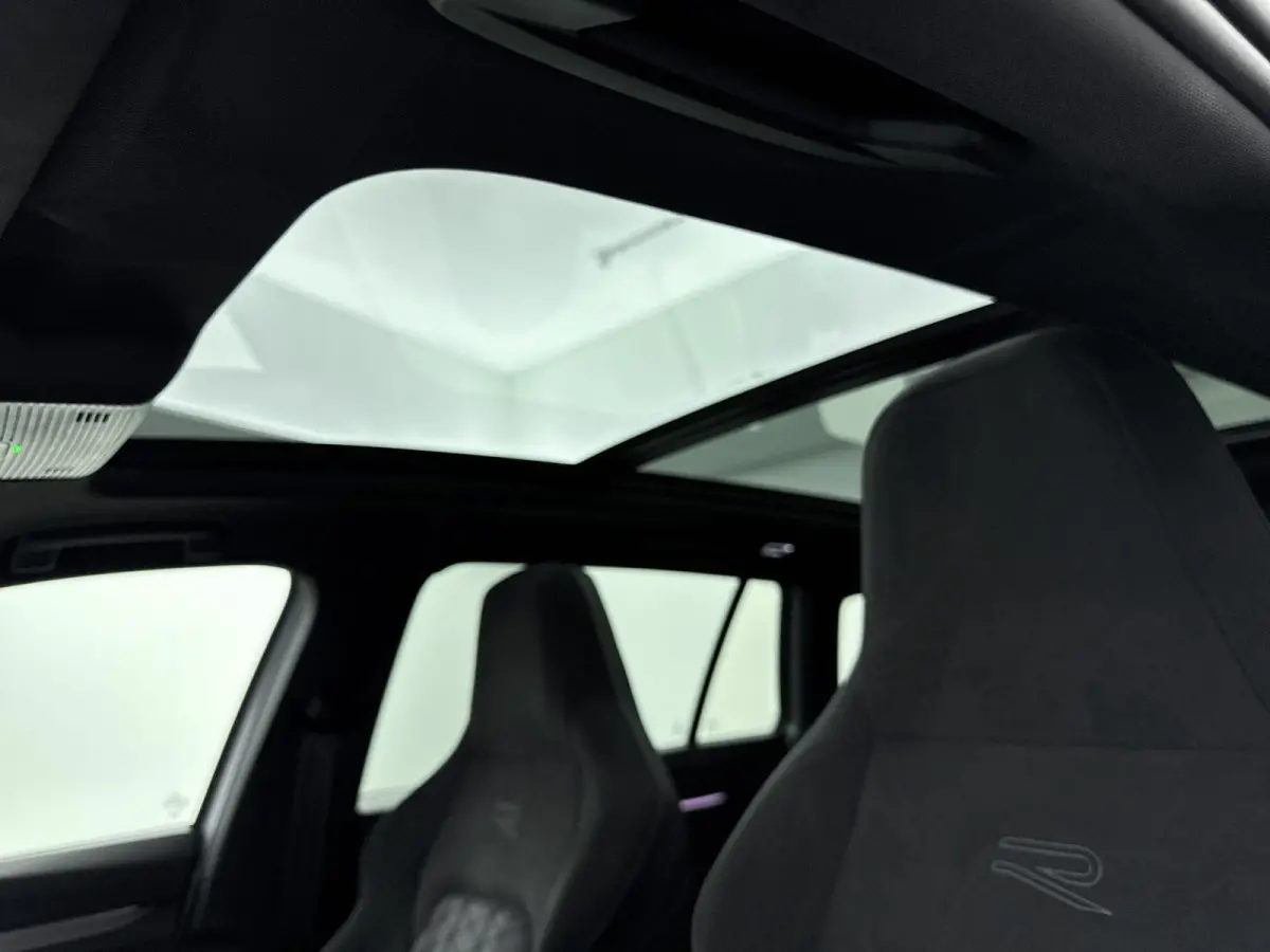 1.5 eTSI R-Line Edition | Panoramadak | Black Style Pakket | 19" Lichtmetalen Velgen | Elektrische Achterklep | Stoelverwarming | Carplay | 360 Camera | LED Matrix | all weather banden |
