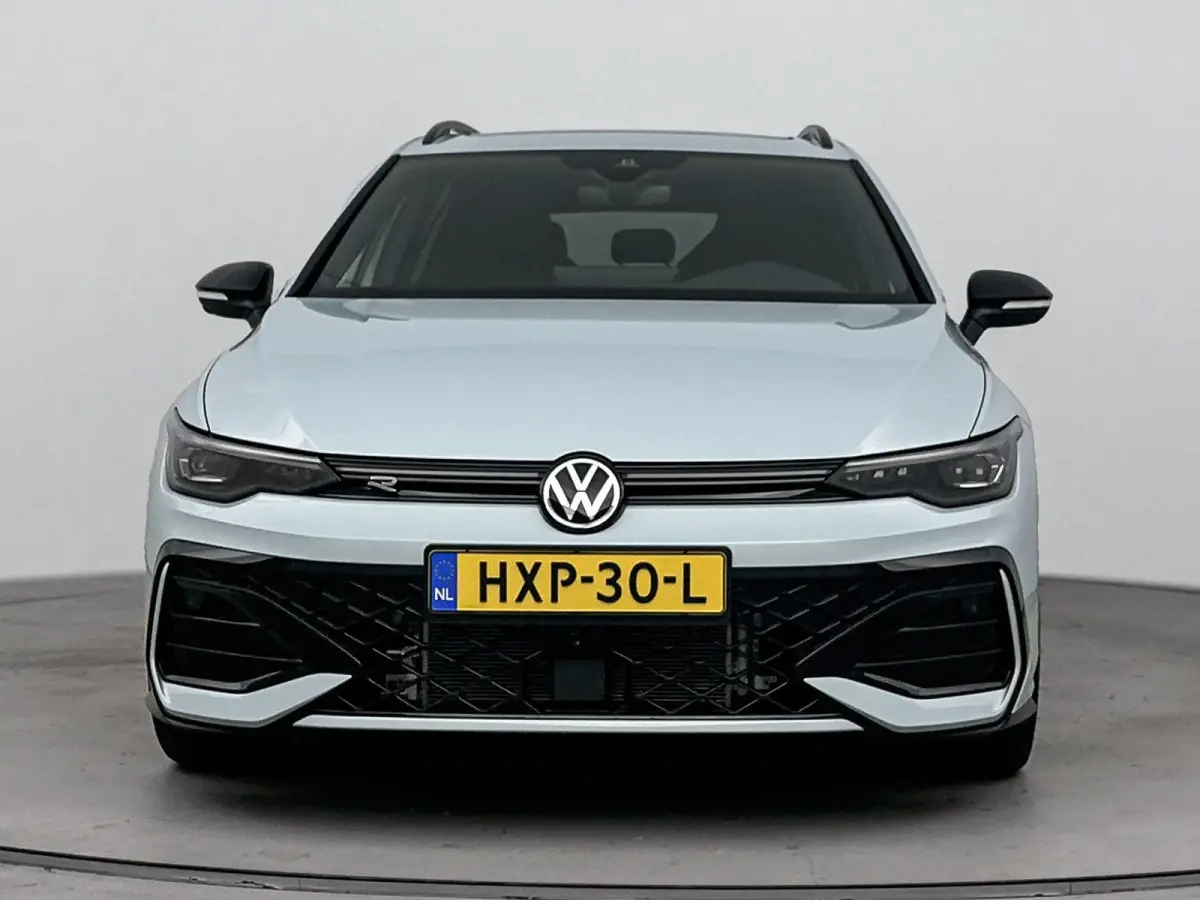 1.5 eTSI R-Line Edition | Panoramadak | Black Style Pakket | 19" Lichtmetalen Velgen | Elektrische Achterklep | Stoelverwarming | Carplay | 360 Camera | LED Matrix | all weather banden |