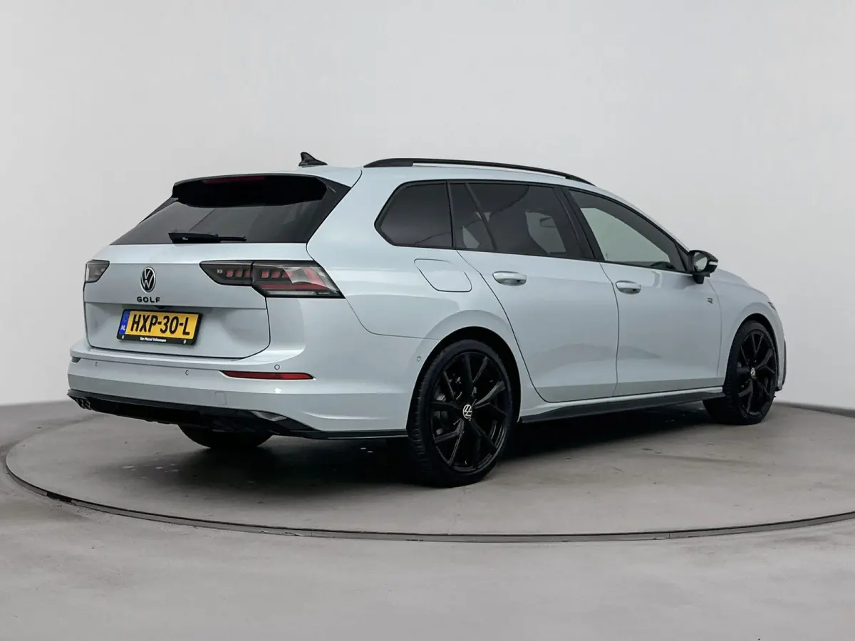 1.5 eTSI R-Line Edition | Panoramadak | Black Style Pakket | 19" Lichtmetalen Velgen | Elektrische Achterklep | Stoelverwarming | Carplay | 360 Camera | LED Matrix | all weather banden |