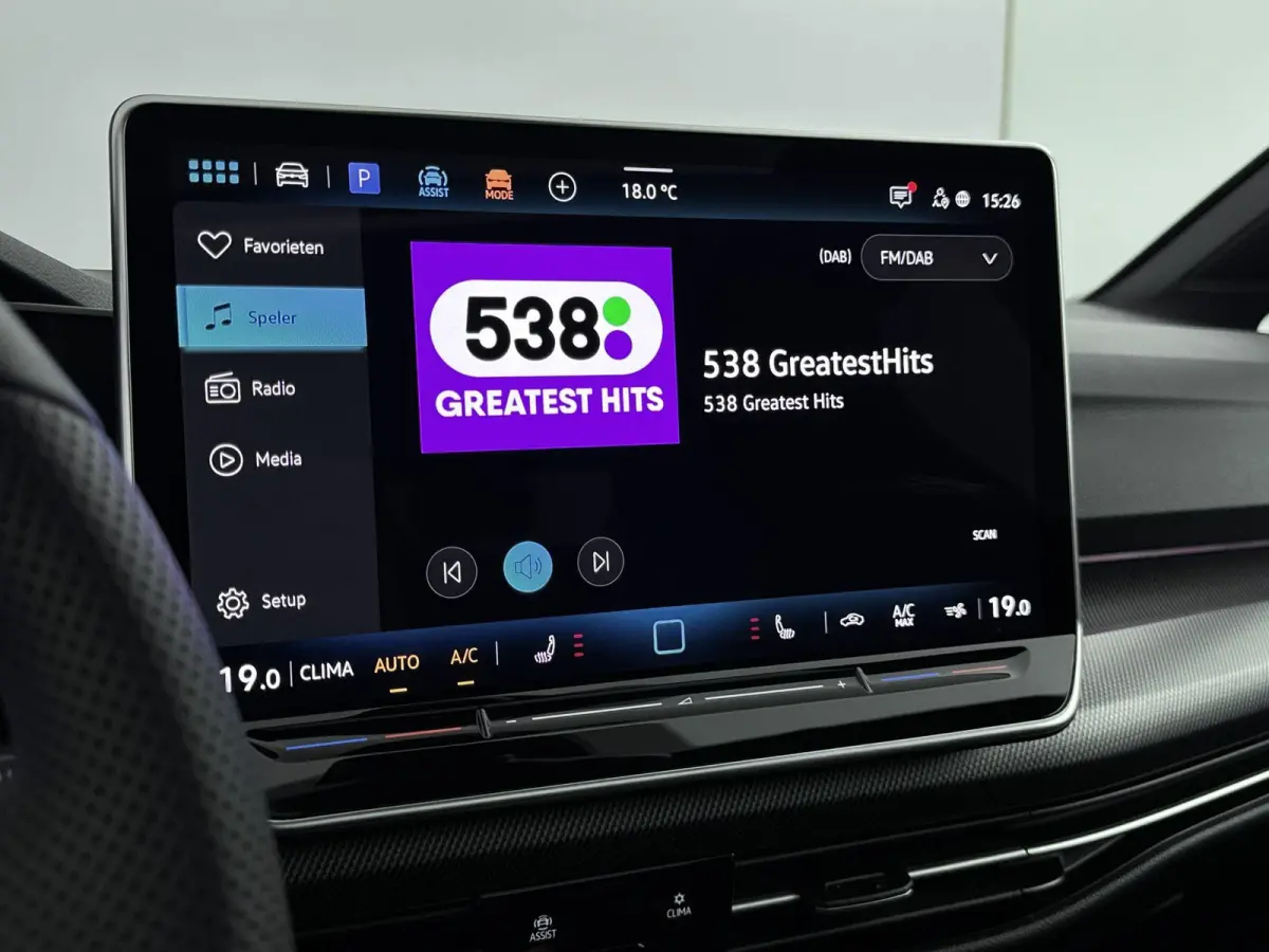 1.5 eTSI R-Line Edition | Panoramadak | Black Style Pakket | 19" Lichtmetalen Velgen | Elektrische Achterklep | Stoelverwarming | Carplay | 360 Camera | LED Matrix | all weather banden |