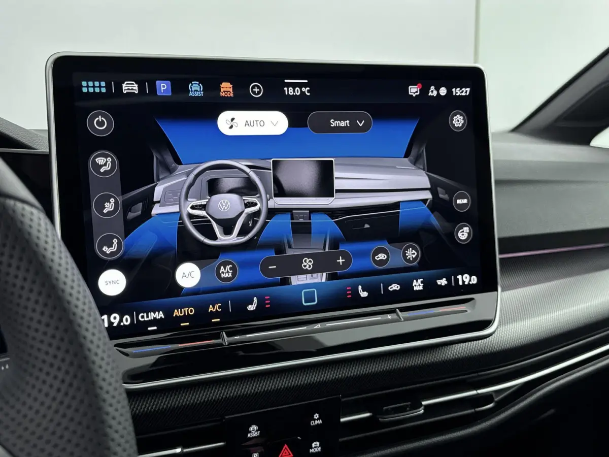 1.5 eTSI R-Line Edition | Panoramadak | Black Style Pakket | 19" Lichtmetalen Velgen | Elektrische Achterklep | Stoelverwarming | Carplay | 360 Camera | LED Matrix | all weather banden |