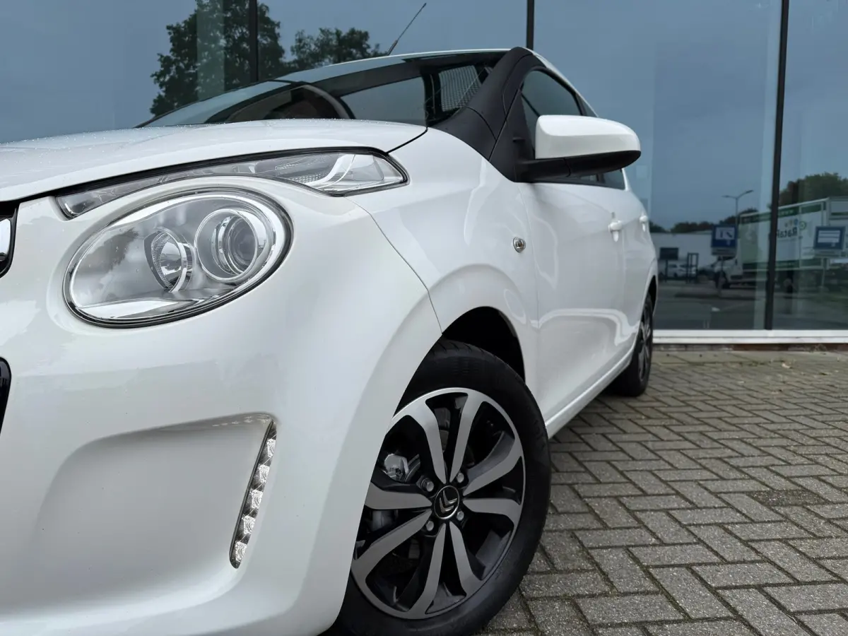 1.0 VTi Shine - Airco - Media Android/Apple - 15"LMV - Org.NL