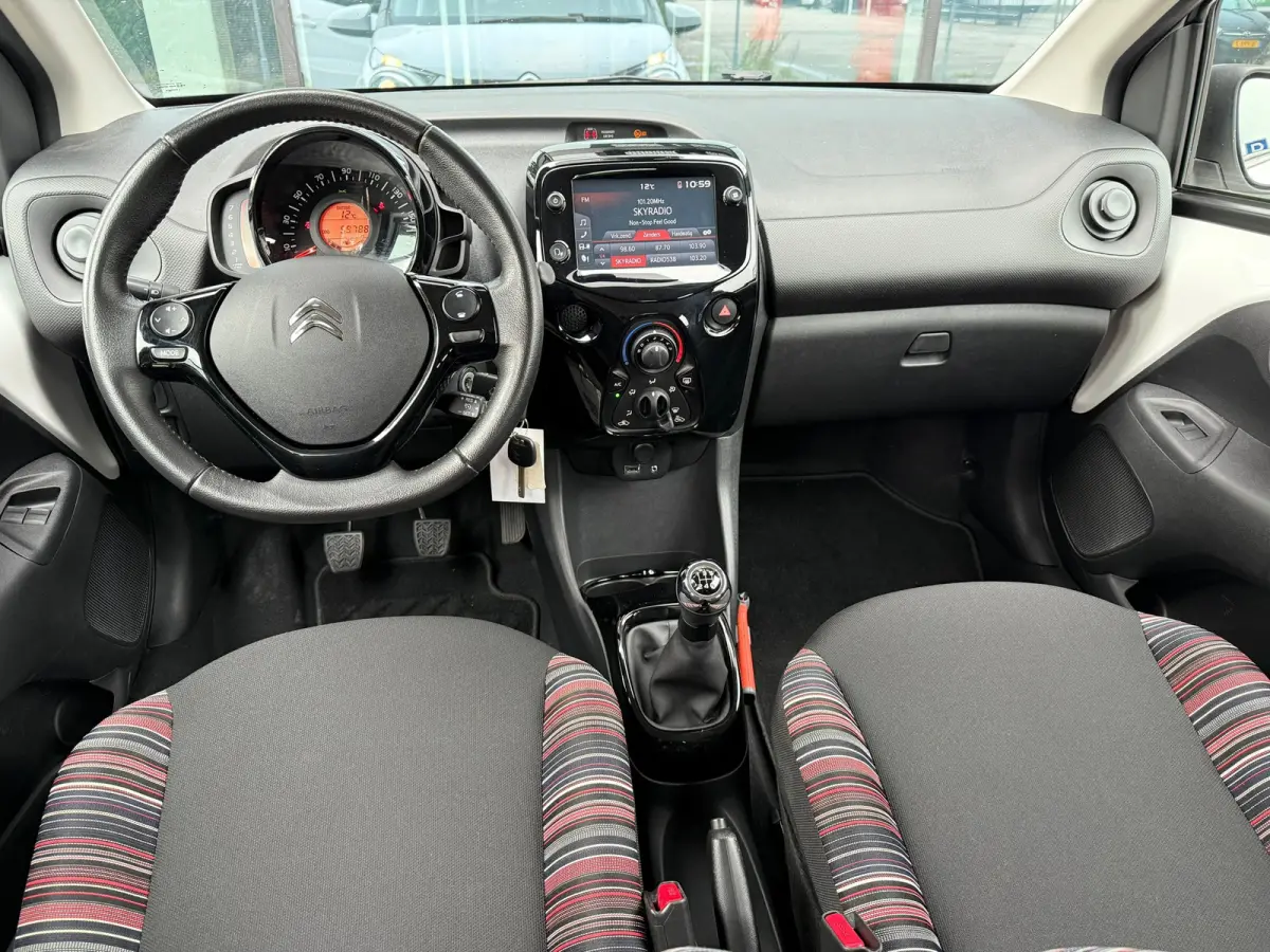 1.0 VTi Shine - Airco - Media Android/Apple - 15"LMV - Org.NL