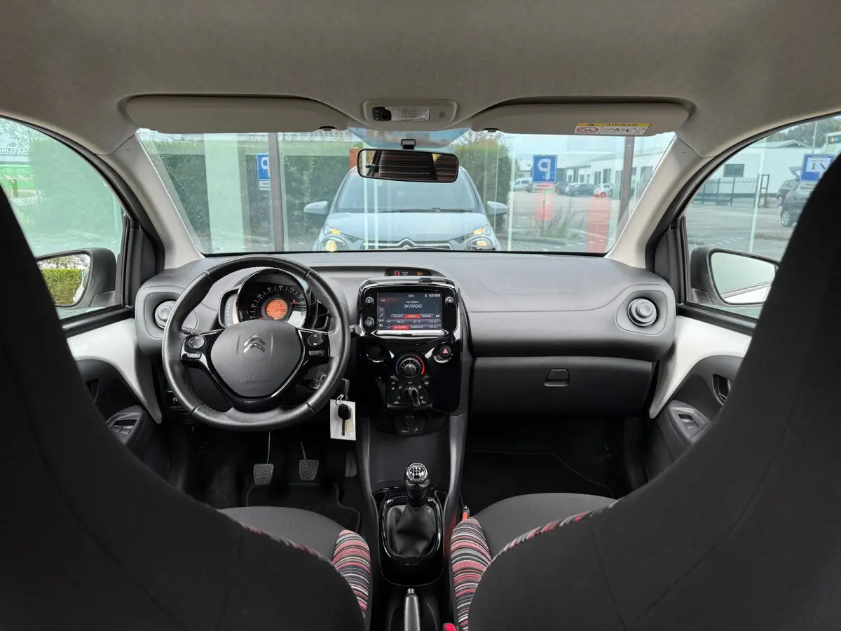 1.0 VTi Shine - Airco - Media Android/Apple - 15"LMV - Org.NL