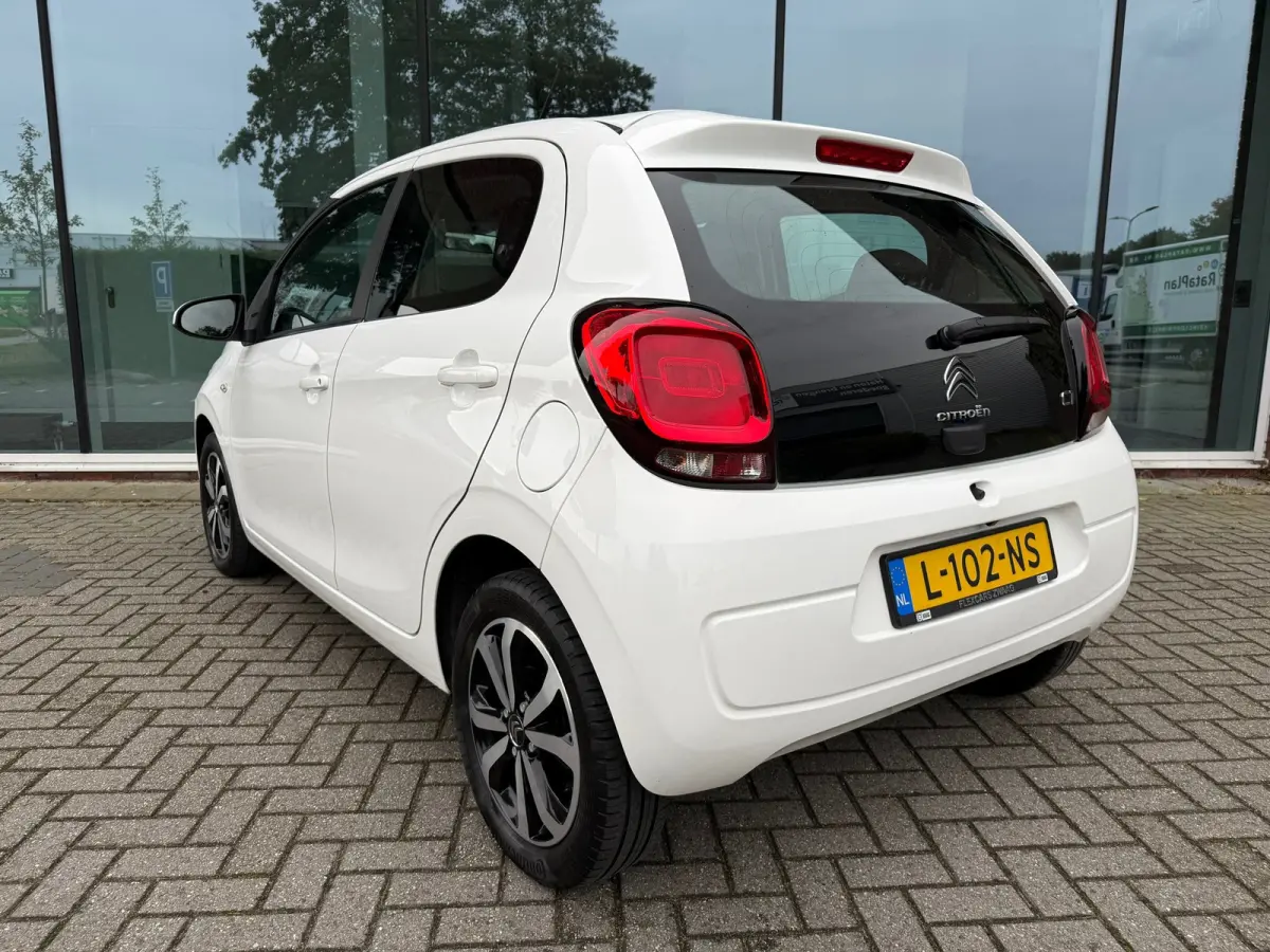 1.0 VTi Shine - Airco - Media Android/Apple - 15"LMV - Org.NL