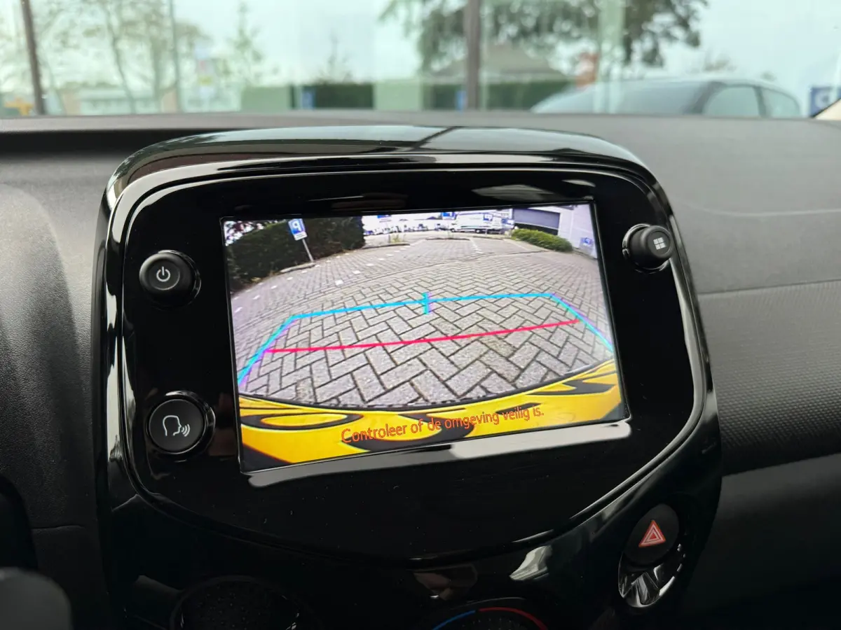 1.0 VTi Shine - Airco - Media Android/Apple - 15"LMV - Org.NL