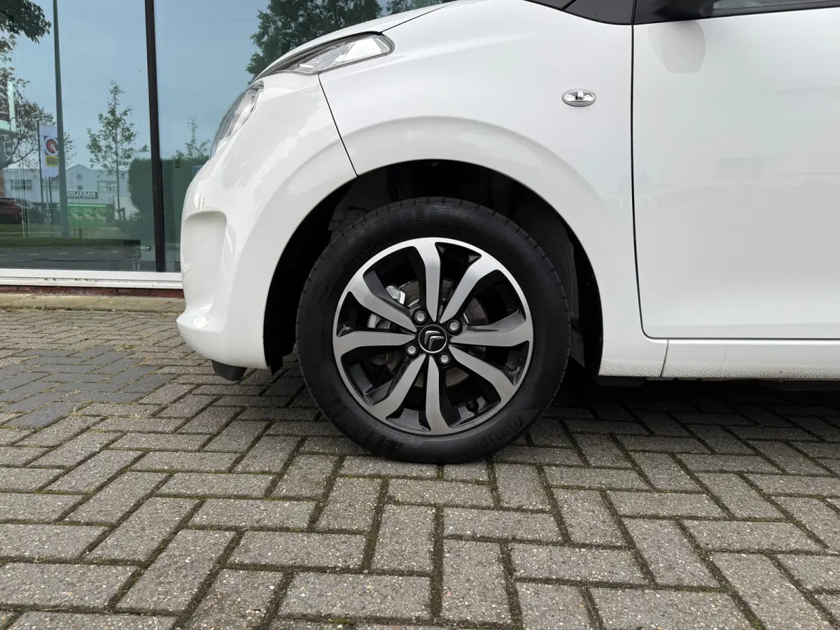 1.0 VTi Shine - Airco - Media Android/Apple - 15"LMV - Org.NL