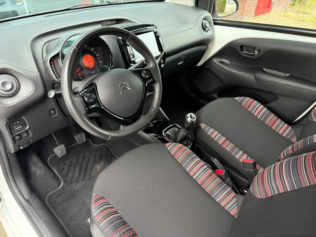 1.0 VTi Shine - Airco - Media Android/Apple - 15"LMV - Org.NL