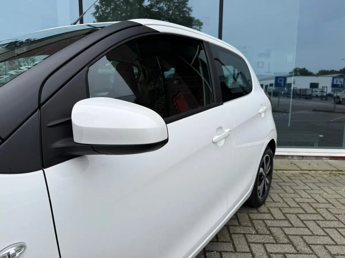 1.0 VTi Shine - Airco - Media Android/Apple - 15"LMV - Org.NL