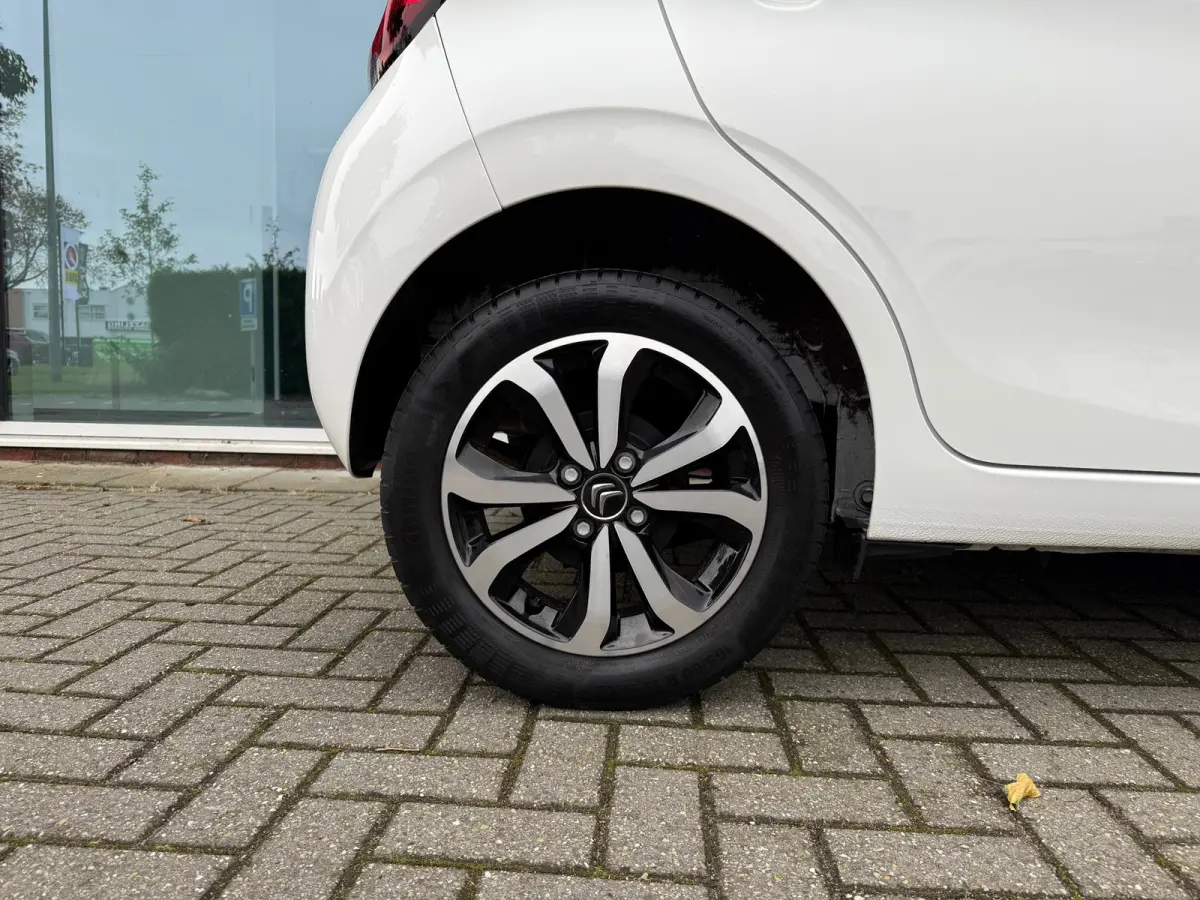 1.0 VTi Shine - Airco - Media Android/Apple - 15"LMV - Org.NL