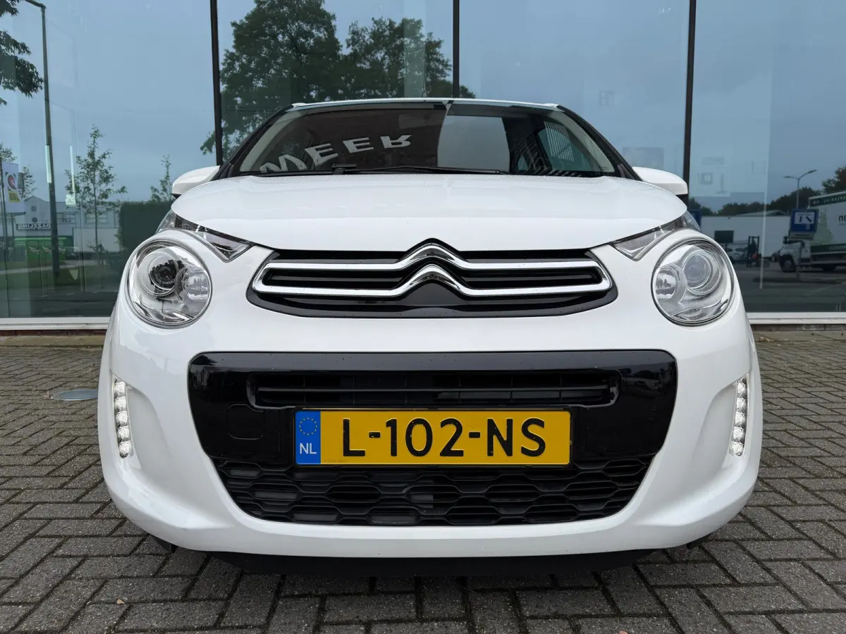 1.0 VTi Shine - Airco - Media Android/Apple - 15"LMV - Org.NL
