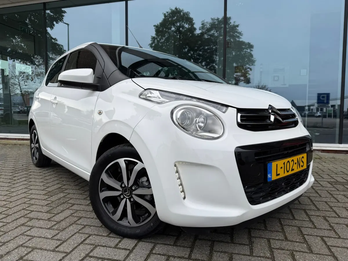 1.0 VTi Shine - Airco - Media Android/Apple - 15"LMV - Org.NL