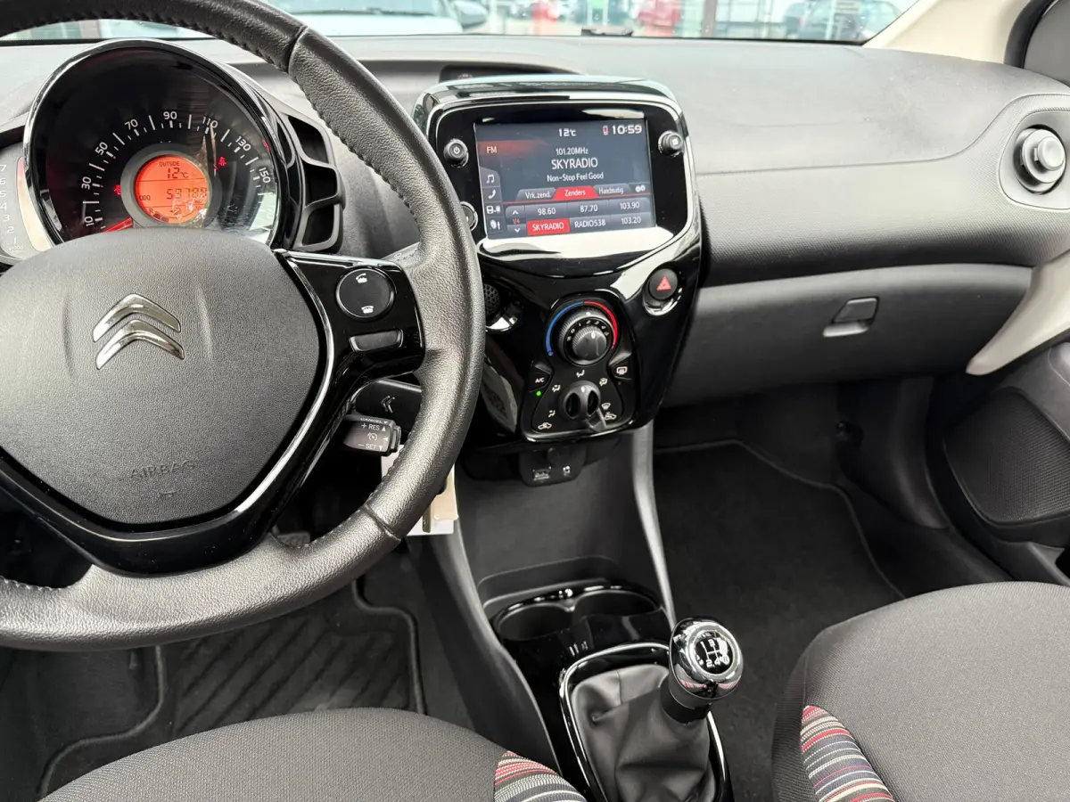 1.0 VTi Shine - Airco - Media Android/Apple - 15"LMV - Org.NL