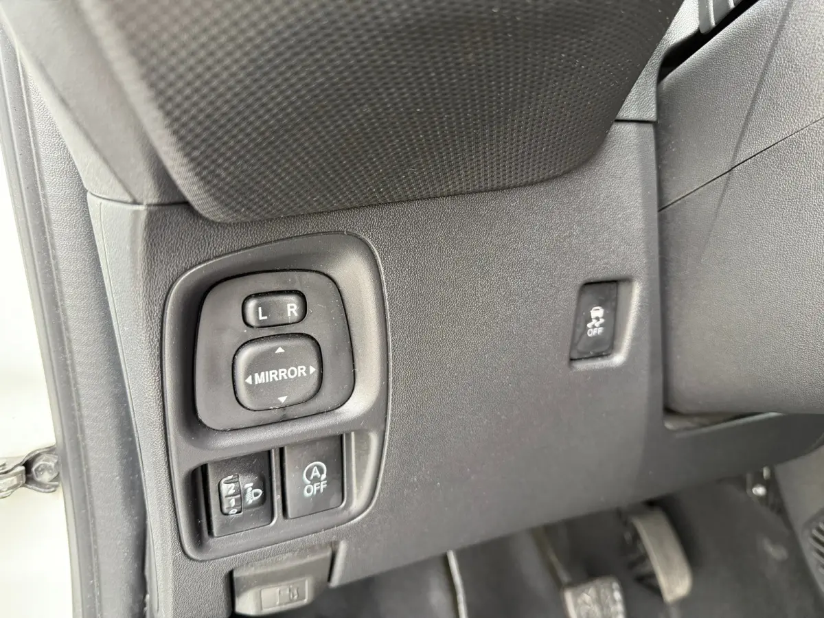 1.0 VTi Shine - Airco - Media Android/Apple - 15"LMV - Org.NL