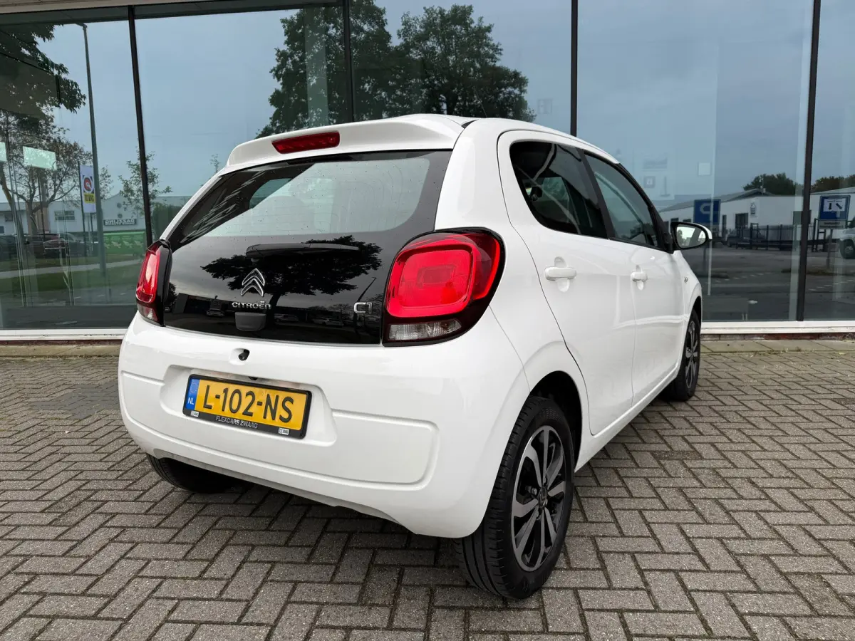 1.0 VTi Shine - Airco - Media Android/Apple - 15"LMV - Org.NL