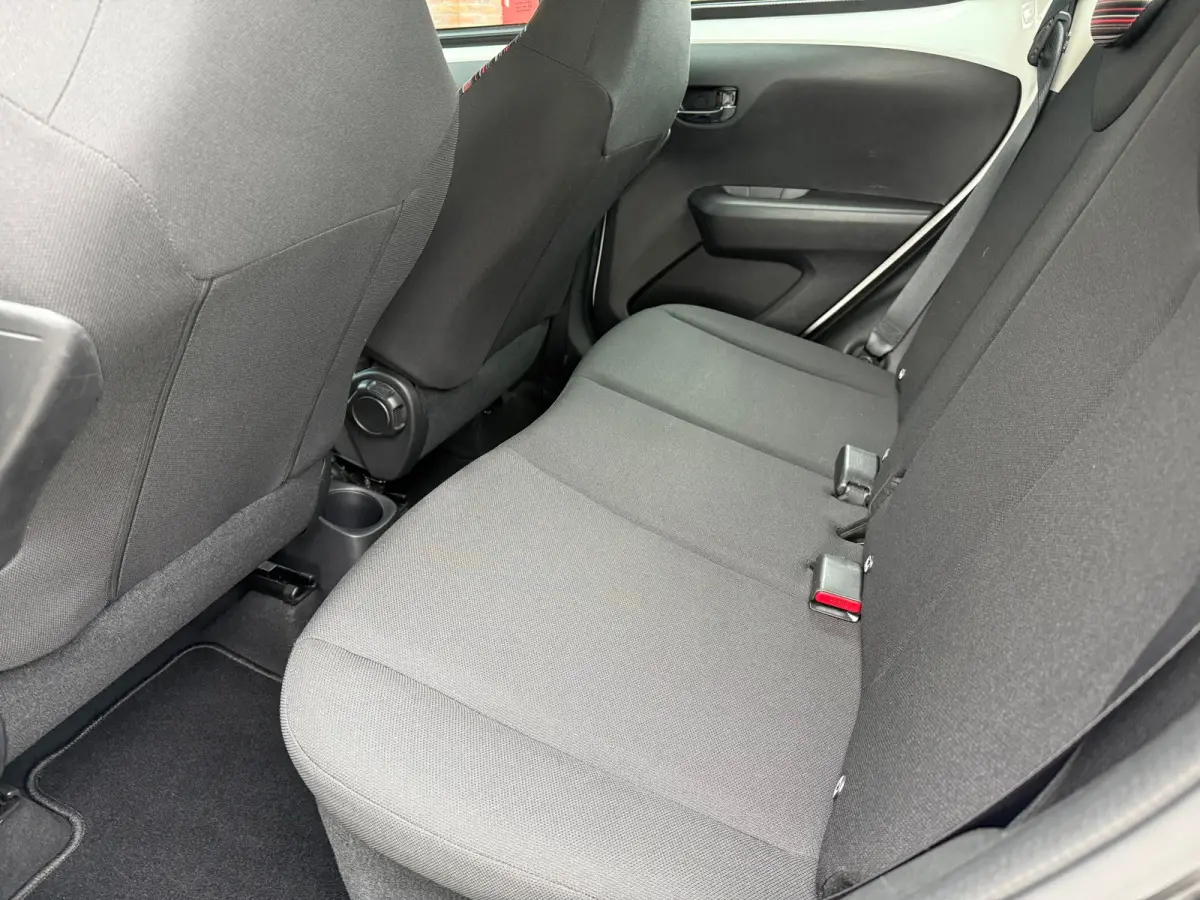 1.0 VTi Shine - Airco - Media Android/Apple - 15"LMV - Org.NL