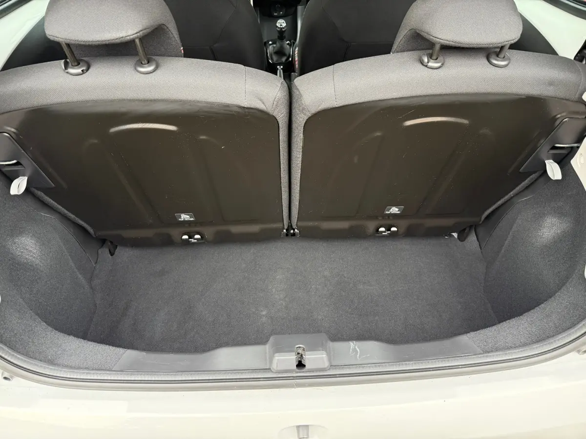 1.0 VTi Shine - Airco - Media Android/Apple - 15"LMV - Org.NL