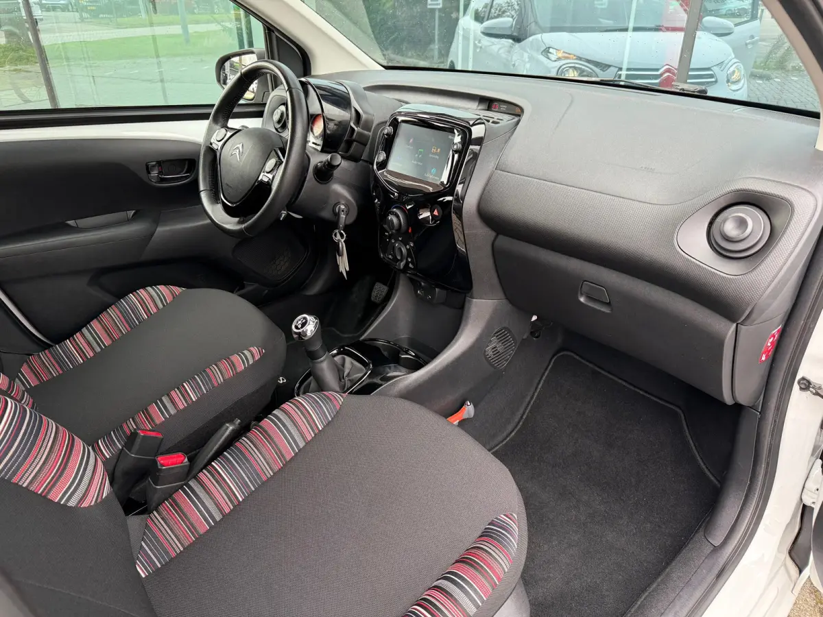 1.0 VTi Shine - Airco - Media Android/Apple - 15"LMV - Org.NL