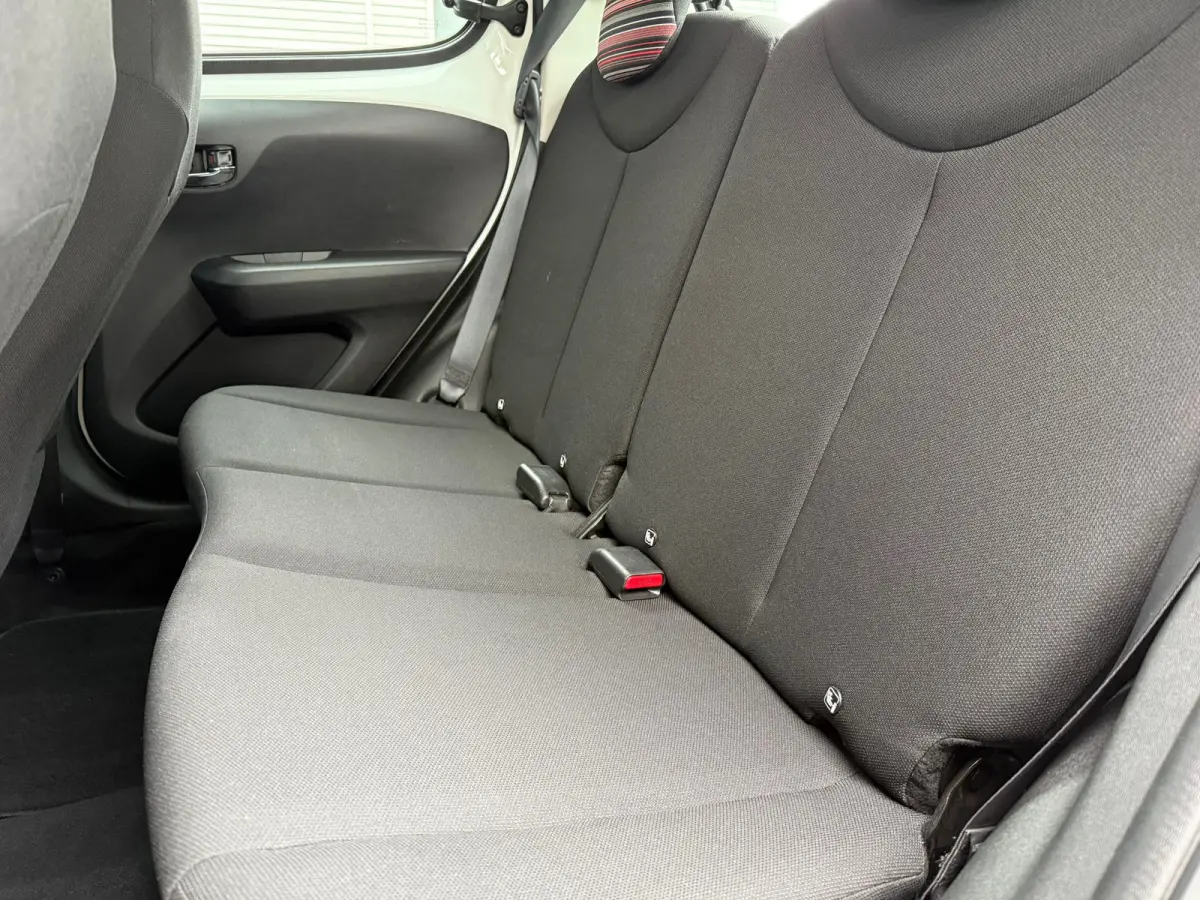 1.0 VTi Shine - Airco - Media Android/Apple - 15"LMV - Org.NL