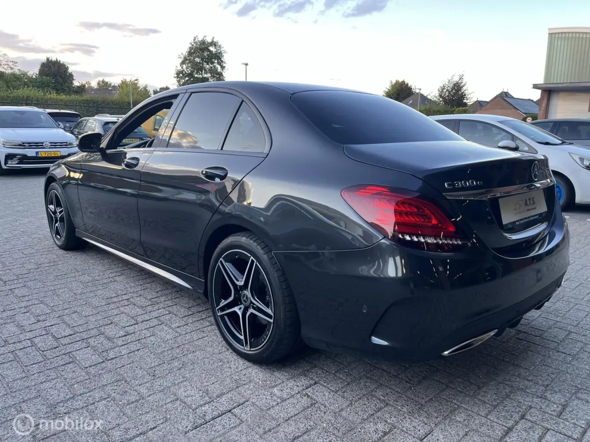 300 e AMG*LED*CRUISE*CARPLAY*PDC*BURMESTER*